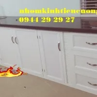 Nên làm tủ bếp nhôm hay gỗ