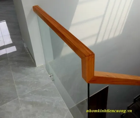 Lan can kính cường cầu thang