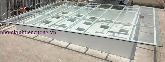 Mái che giếng trời bằng kính cường lực 4