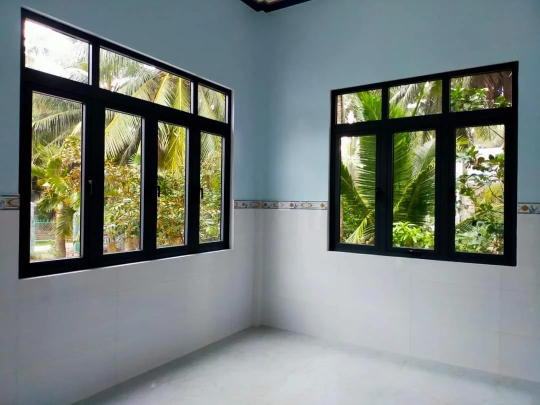 Cửa nhôm kính cường lực 4