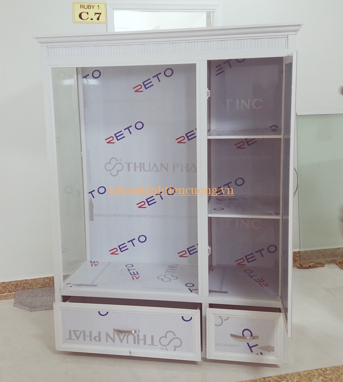 tủ nhôm kính cửa lùa tiết kiệm diện tích phòng ngủ nhỏ