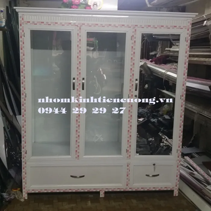 tủ nhôm kính 3 cánh nhỏ gọn cho phòng ngủ diện tích nhỏ tân bimhf