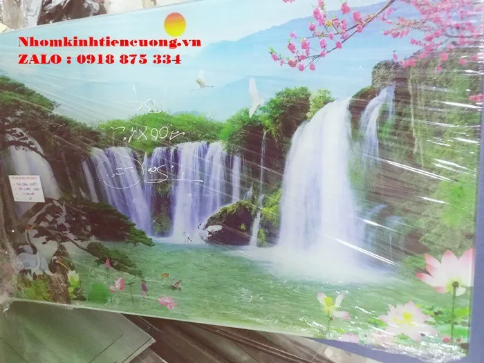 Báo Giá Kính Ốp Bếp Mới Nhất | Nhôm Kính Tiến Cường - hình ảnh thực tế Mau kinh op bep mau xanh ngoc cao cap thi cong boi Nhom Kinh Tien Cuong