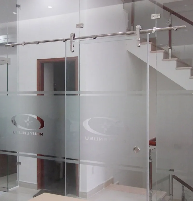 Cửa lùa kính cường lực 4