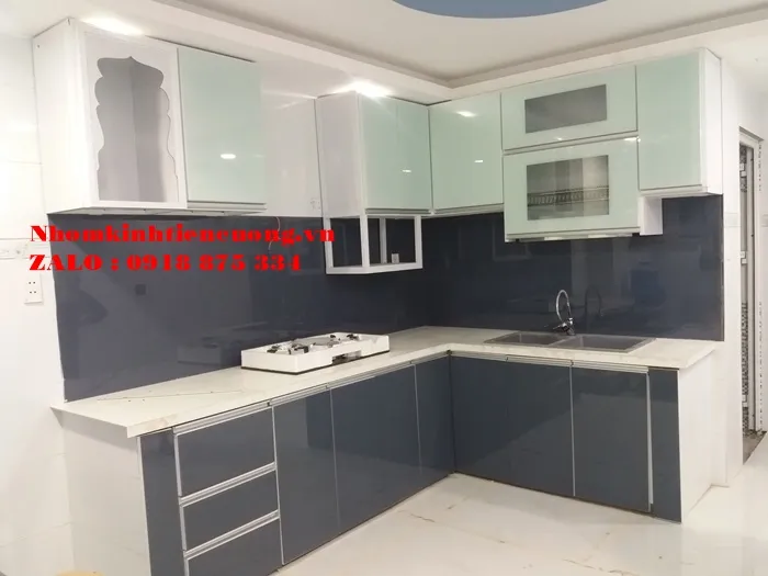 tủ chén treo tường khung nhôm kính cường lực bền đẹp
