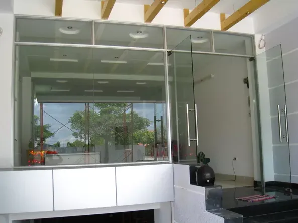 Cửa Kính Cường Lực TP.HCM – Báo Giá Mới, Mẫu Đẹp, Thi Công Uy Tín - hình ảnh thực tế Cửa kính cường lực 20