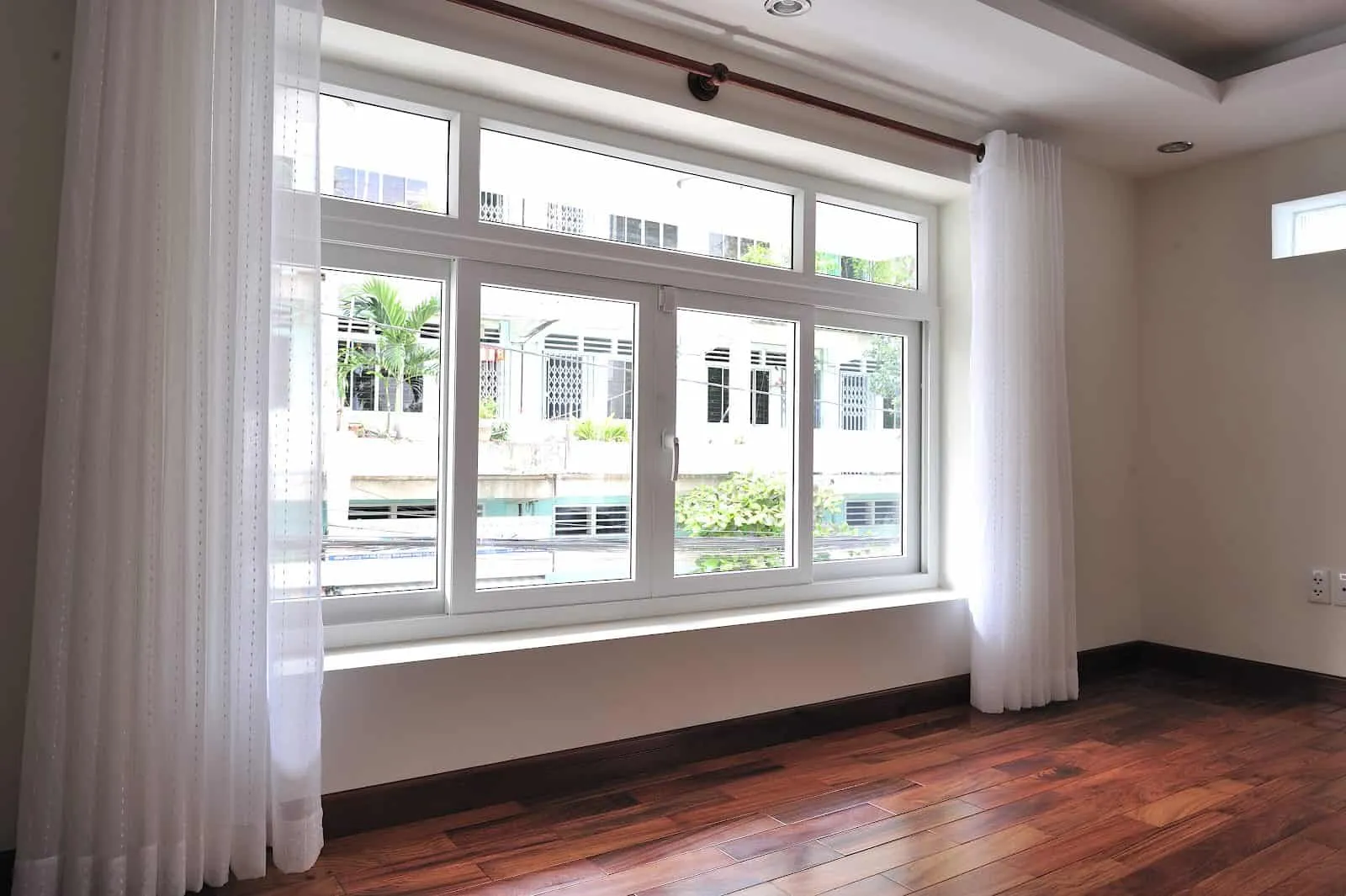 Cửa Kính Cường Lực TP.HCM – Báo Giá Mới, Mẫu Đẹp, Thi Công Uy Tín - hình ảnh thực tế Cửa kính cường lực 29