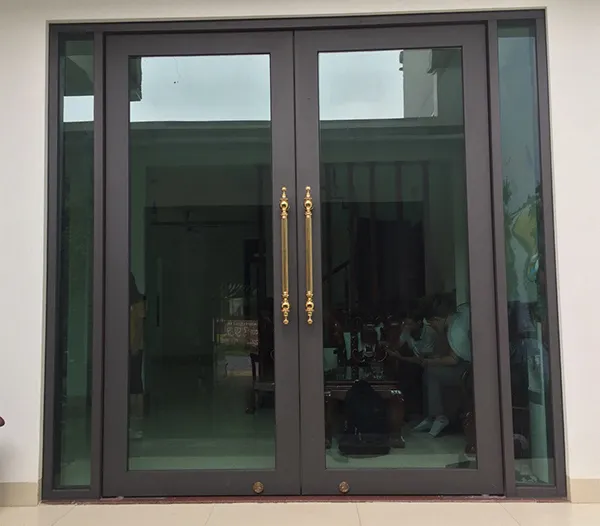 Cửa Kính Cường Lực TP.HCM – Báo Giá Mới, Mẫu Đẹp, Thi Công Uy Tín - hình ảnh thực tế Cửa kính cường lực 19