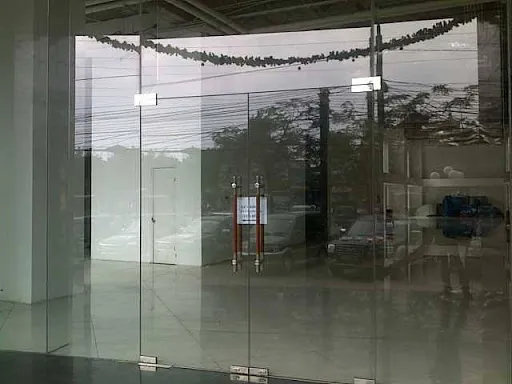 Cửa Kính Cường Lực TP.HCM – Báo Giá Mới, Mẫu Đẹp, Thi Công Uy Tín - hình ảnh thực tế Cửa kính cường lực 7