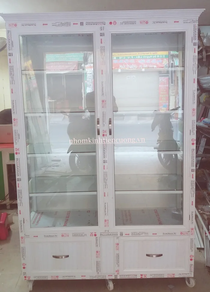 tu-chen-nhom-kinh-dep-hien-dai.jpg
