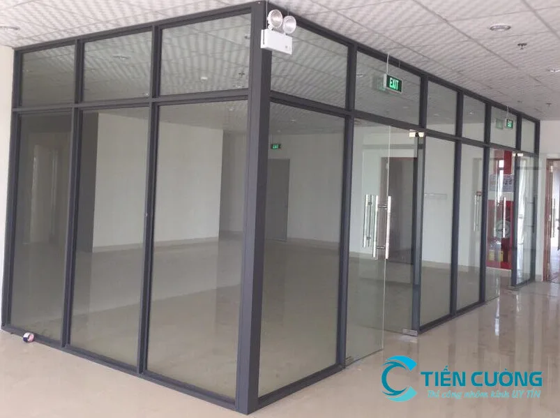 Vách Kính Khung Nhôm Đẹp, Bền, Giá Tốt TPHCM hiện nay - hình ảnh thực tế Thi công vách kính khung nhôm văn phòng