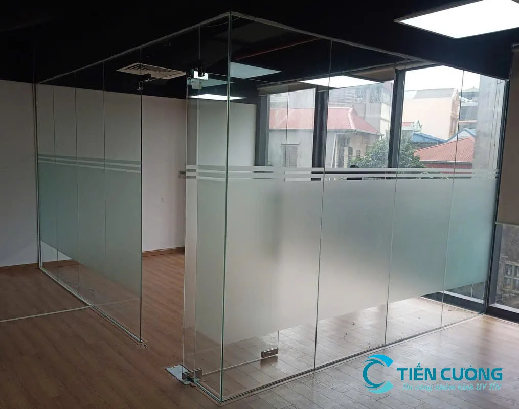 Cửa Kính Cường Lực Gia Đình – Giải Pháp Hiện Đại, An Toàn & Đẹp - hình ảnh thực tế Thi công cửa kính gia đình hoàn thiện