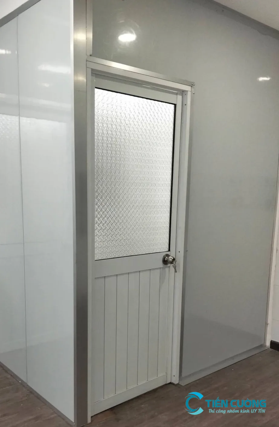 Vách Ngăn Panel Đẹp, Cách Âm Tốt, Thi Công Giá Rẻ TP.HCM - hình ảnh thực tế Khung nhôm vách panel chất lượng cao