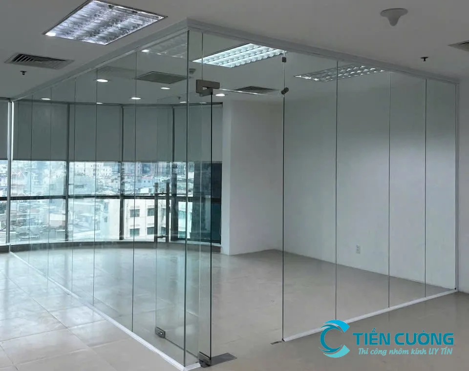 Cửa Kính Cường Lực Bản Lề Sàn TP.HCM – Bền, Đẹp, Báo Giá hiện nay - hình ảnh thực tế Cửa kính mở 2 chiều bản lề sàn