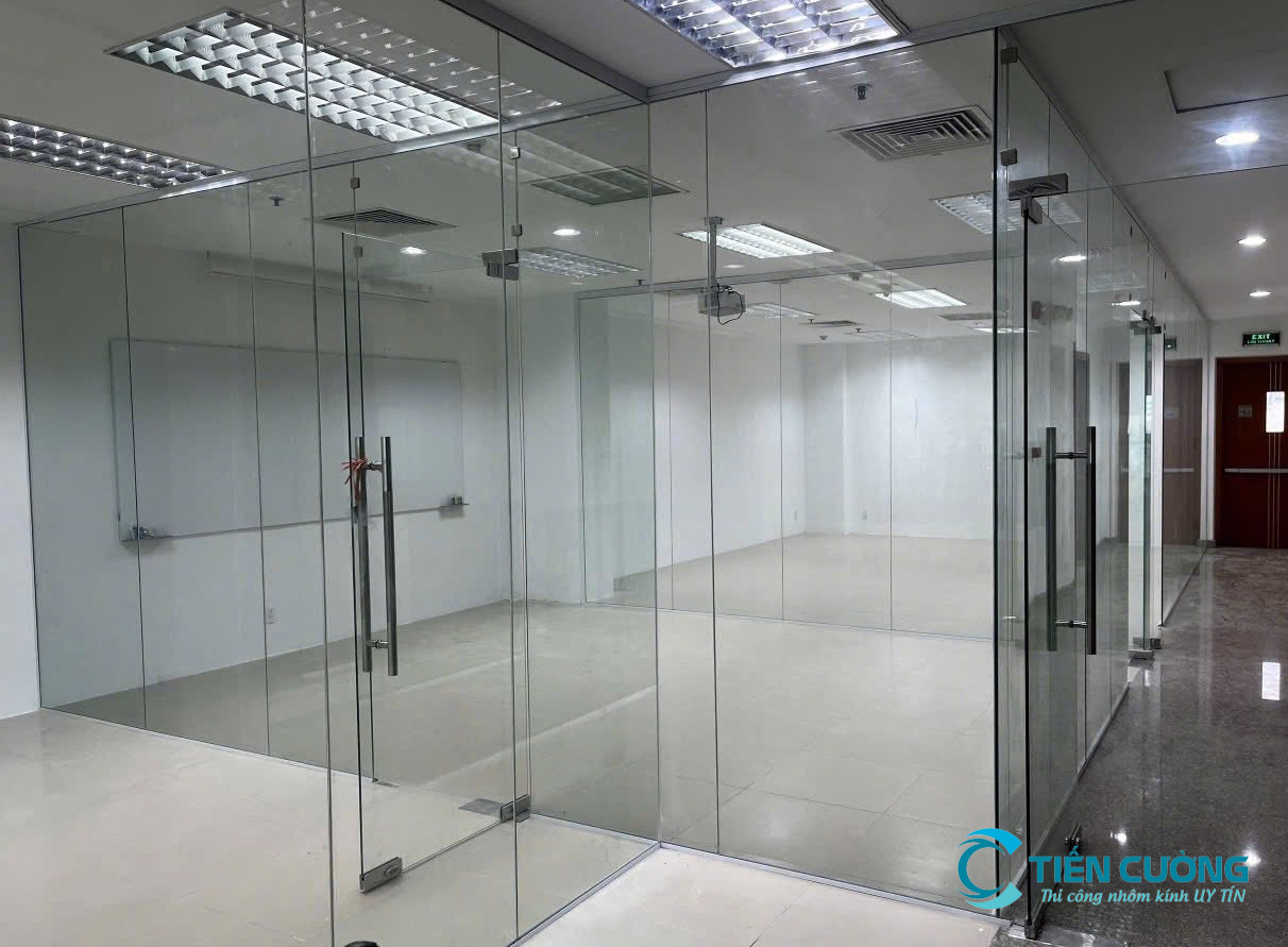 Thi công cửa kính cường lực chuyên nghiệp