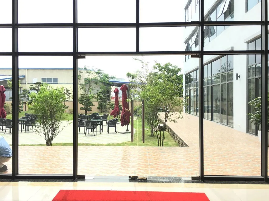 Cửa đi kính cường lực