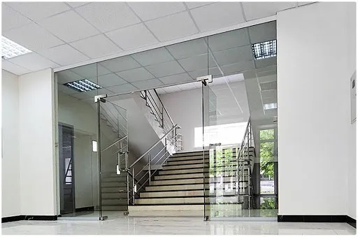 Cửa Kính Cường Lực Gia Đình – Giải Pháp Hiện Đại, An Toàn & Đẹp - hình ảnh thực tế Cửa kính mặt tiền nhà phố cường lực
