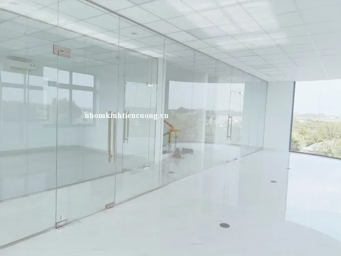 Cửa Kính Cường Lực TP.HCM – Báo Giá Mới, Mẫu Đẹp, Thi Công Uy Tín - hình ảnh thực tế Cửa Kính Cường Lực 21