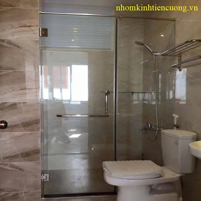 Cửa Kính Phòng Tắm Cường Lực TPHCM – Đẹp, Giá Rẻ, Thi Công Nhanh - hình ảnh thực tế Cửa kính phòng tắm 1