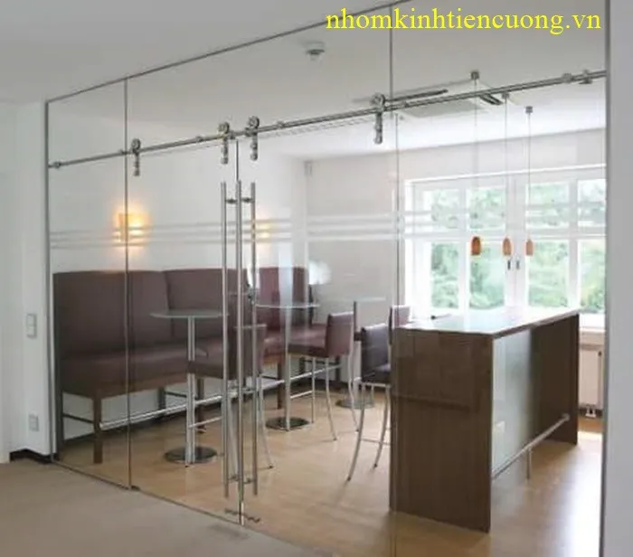 Cửa lùa kính cường lực 2