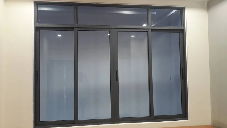Cửa sổ nhôm kính khung xám ghi kết hợp kính cường lực