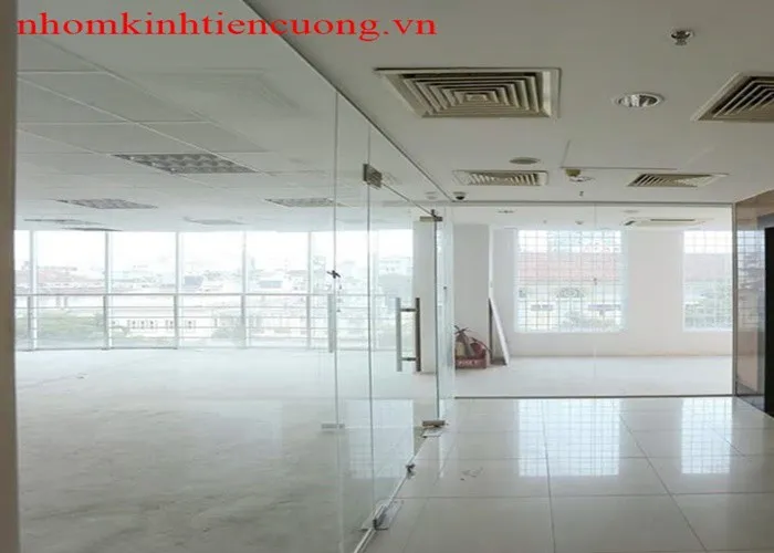 Cửa kính văn phòng hiện đại