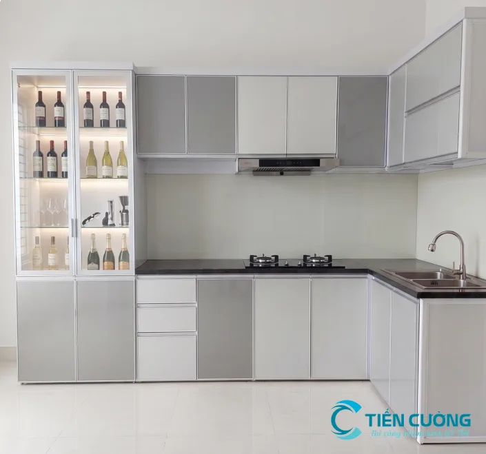 Hoàn thiện tủ bếp nhôm kính
