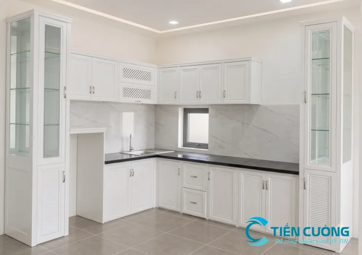 Tủ bếp nhôm Alu: Báo giá & 20+ mẫu đẹp tại TP.HCM - hình ảnh thực tế Thiết kế tủ bếp khung nhôm thường