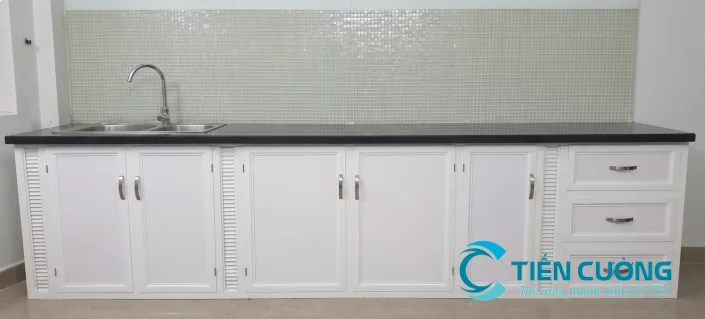 Tủ bếp nhôm Alu: Báo giá & 20+ mẫu đẹp tại TP.HCM - hình ảnh thực tế Dịch vụ làm tủ bếp nhôm thường