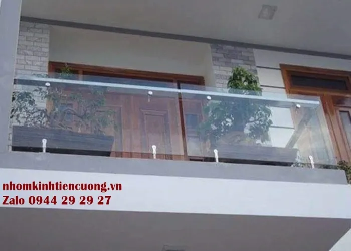 Lan Can Kính Cường Lực Ban Công – Thi Công Giá Rẻ TPHCM hiện nay - hình ảnh thực tế Lan Can Kính Cường Lực 2