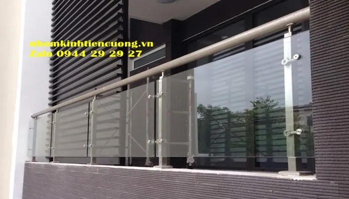 Lan Can Kính Cường Lực Ban Công – Thi Công Giá Rẻ TPHCM hiện nay - hình ảnh thực tế Lan Can Kính Cường Lực 4