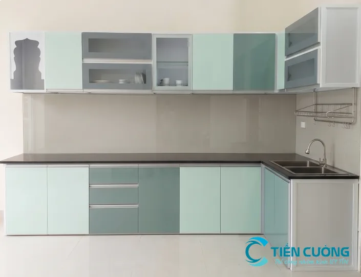 Mẫu tủ bếp nhôm kính đẹp hiện đại