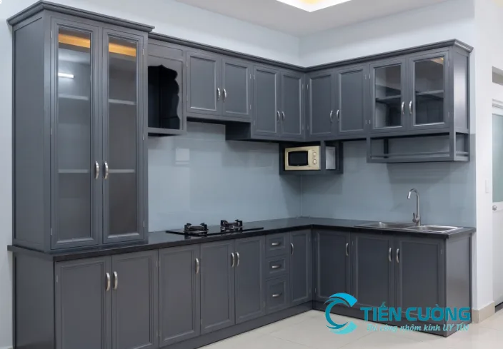 Tủ bếp nhôm Alu: Báo giá & 20+ mẫu đẹp tại TP.HCM - hình ảnh thực tế Bộ sưu tập mẫu tủ bếp nhôm thường