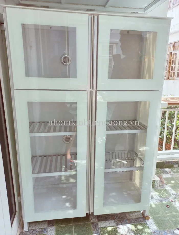 Mẫu Tủ Chén Bát Nhôm Kính Đẹp – Bền, Hiện Đại, Giá Xưởng TP.HCM - hình ảnh thực tế Mẫu tủ chén bát nhôm kính đẹp 3