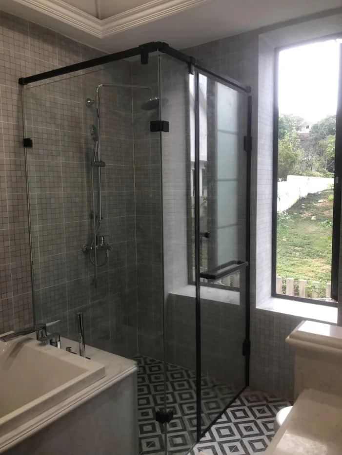 Phòng tắm kính cưởng lực
