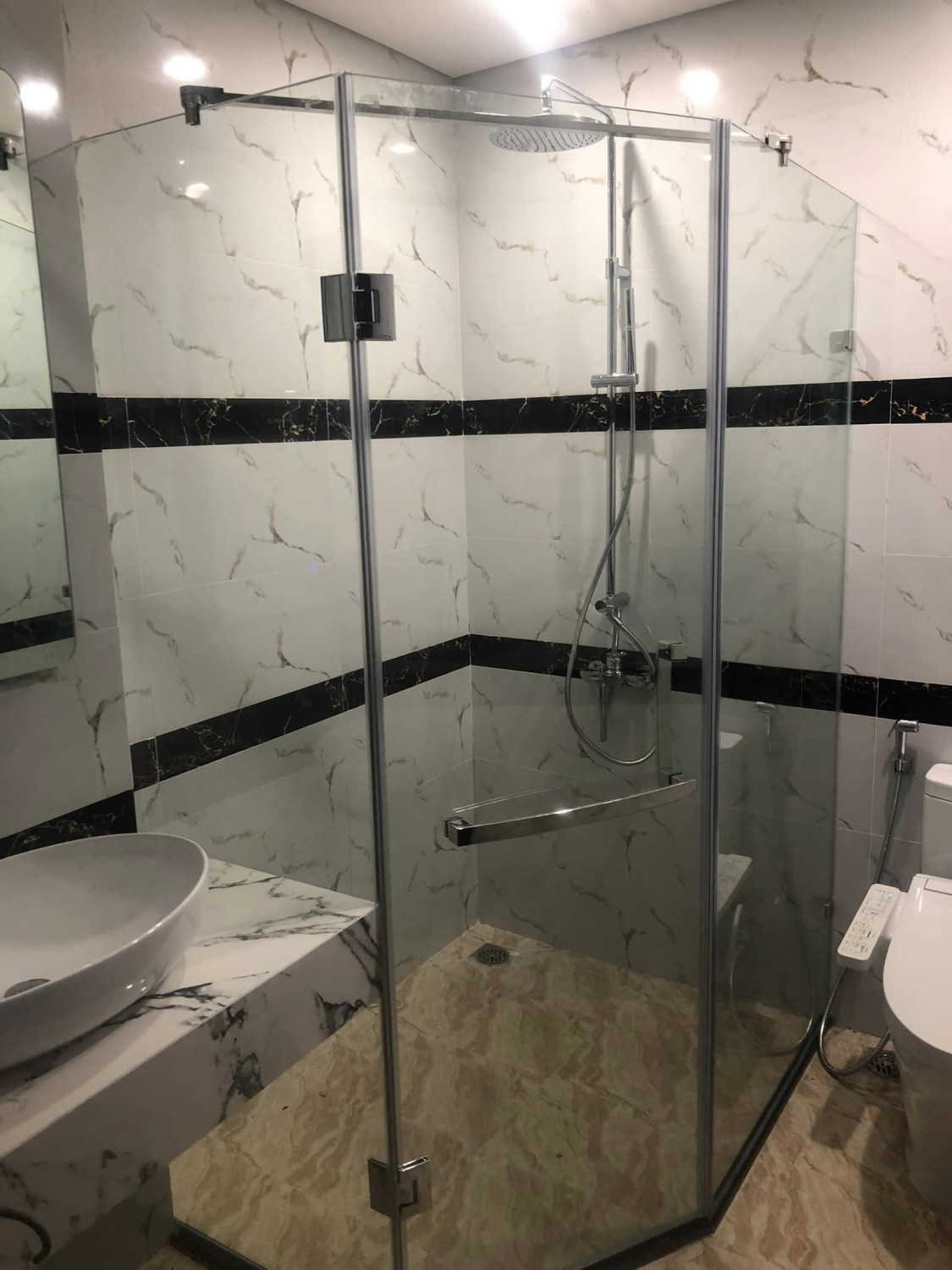 Phòng tắm kính 2