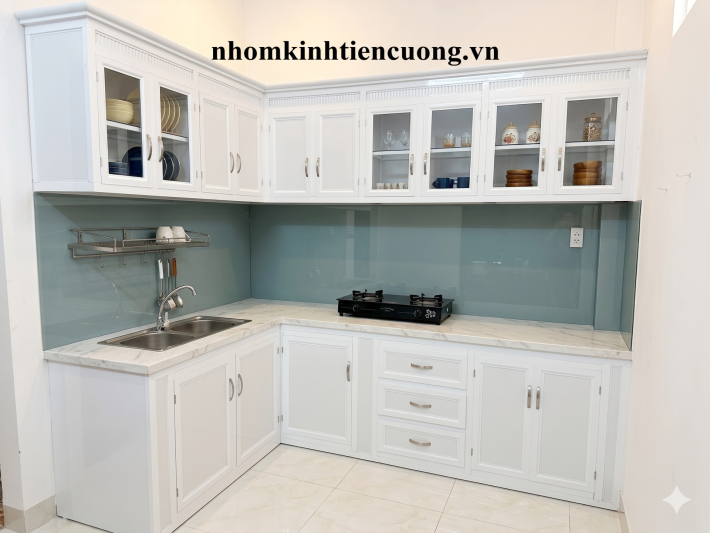 Thi công tủ bếp nhôm kính nhà phố