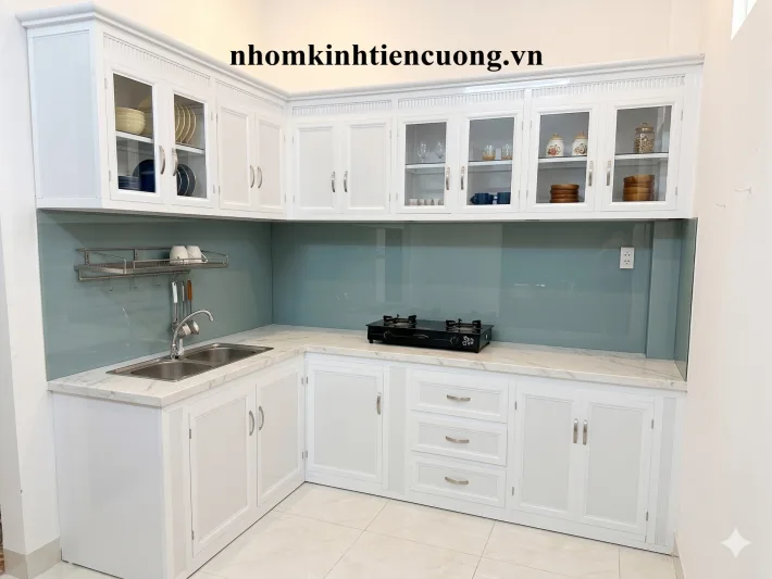 Thi công tủ bếp nhôm kính nhà phố