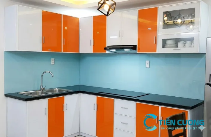 Tủ bếp nhôm cánh kính