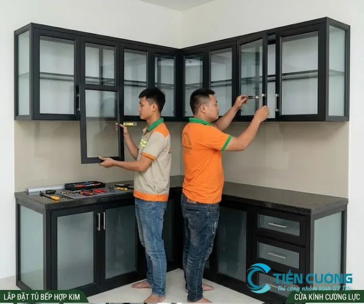Tủ bếp nhôm kính cánh mở tiện lợi sử dụng hàng ngày