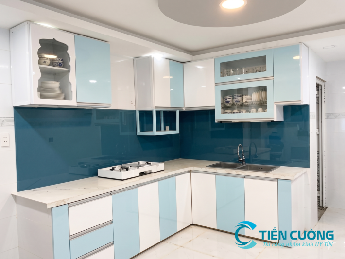 Tủ bếp nhôm kính đẹp hiện đại 2026