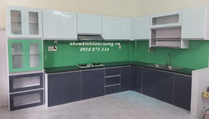 Tủ bếp nhôm kính đơn giản hiện đại