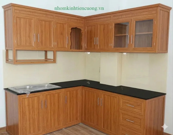 Thi công tủ bếp nhôm kính tphcm vân gỗ sang trọng