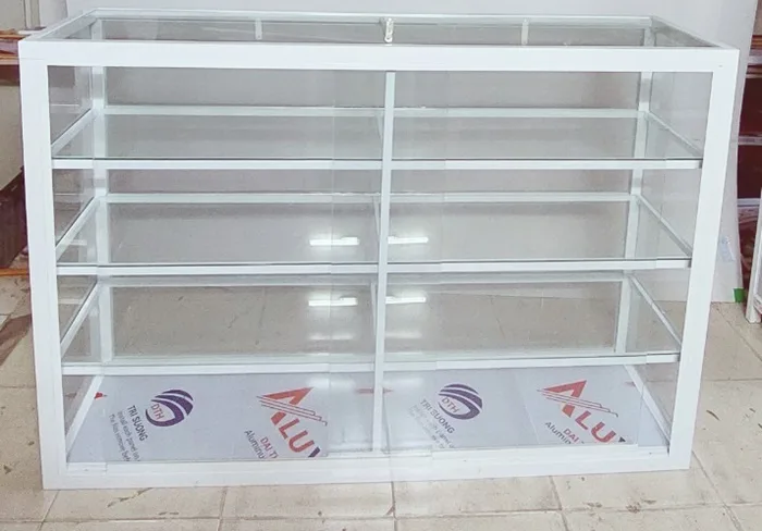Tủ Kính Bán Hàng - Báo Giá Tủ Nhôm Kính Bán Hàng Ăn Loại Nhỏ Đẹp - hình ảnh thực tế Tủ kính bán hàng 2