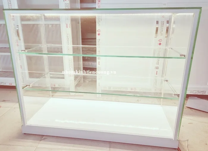 Mẫu Tủ Kính Trưng Bày - Kiểu Dáng Sang Trọng Không Nên Bỏ Qua - hình ảnh thực tế Tủ kính trưng bày 1