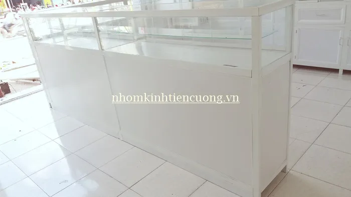 Tủ quầy thuốc tây 1
