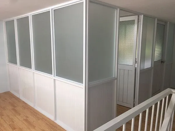 Vách Kính Khung Nhôm Đẹp, Bền, Giá Tốt TPHCM hiện nay - hình ảnh thực tế Vách kính khung nhôm phòng ngủ đẹp