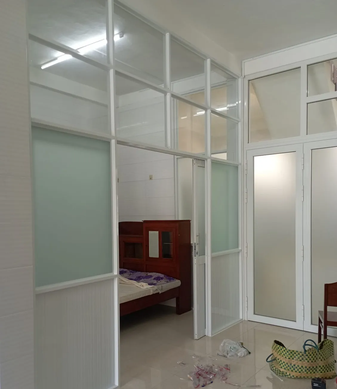Vách ngăn nhôm kính cửa lùa