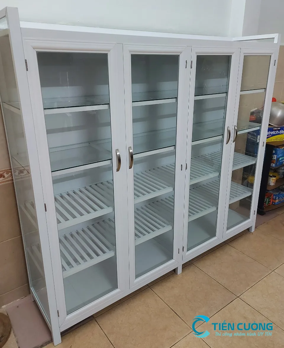 Mẫu Tủ Chén Bát Nhôm Kính Đẹp – Bền, Hiện Đại, Giá Xưởng TP.HCM - hình ảnh thực tế tủ nhôm kính chén bát nhiều ngăn tiện dụng