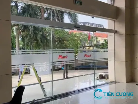 Cửa Tự Động TP.HCM Đẹp, Hiện Đại, Báo Giá Mới Nhất - Tiến Cường - hình ảnh thực tế Lắp đặt cửa tự động tại công trình thực tế TP.HCM